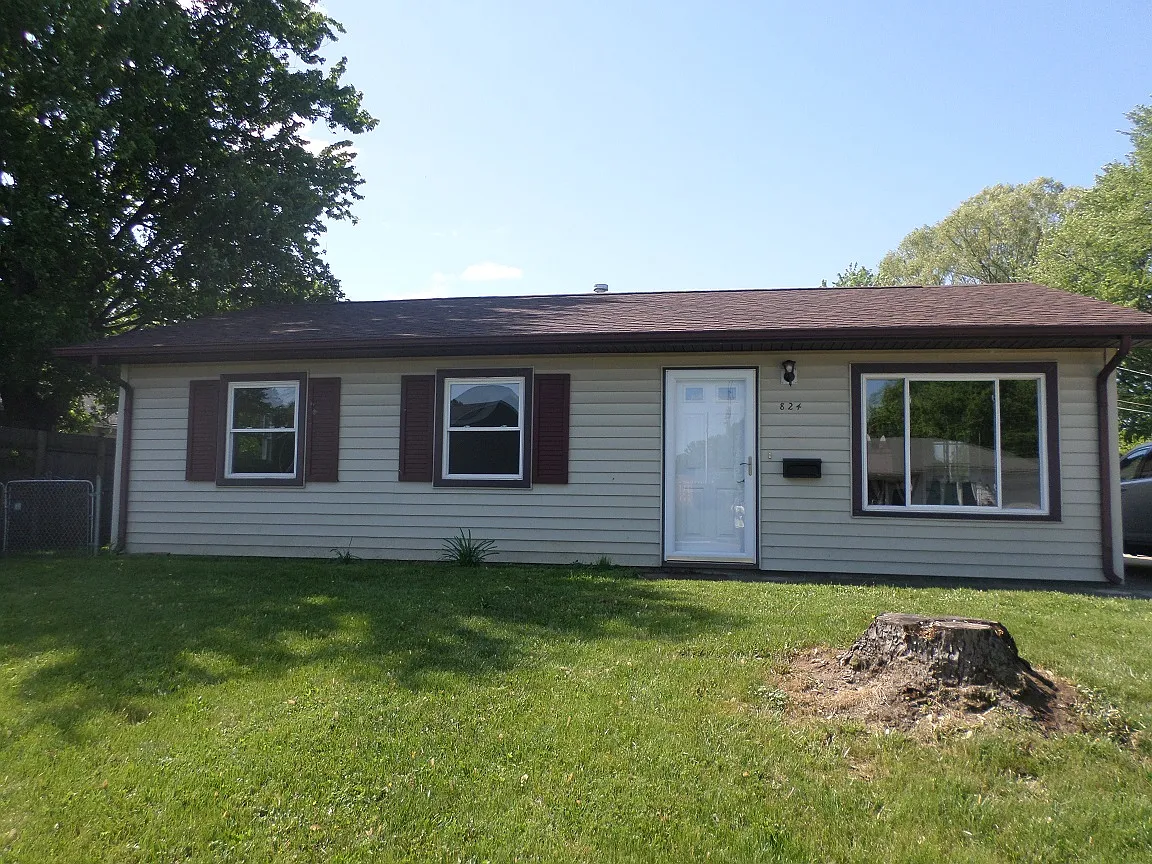 824 Eastmont Dr photo 1