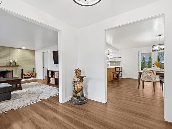 4th image of 2439 Quince St