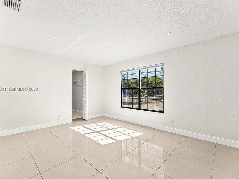 18055 W Sycamore Dr — Photo 6
