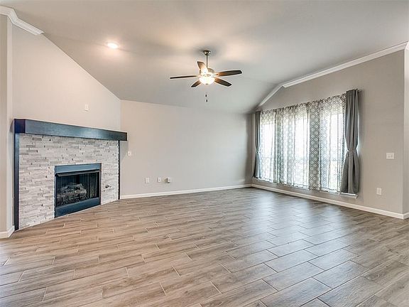4th image of 9705 Ashford Dr