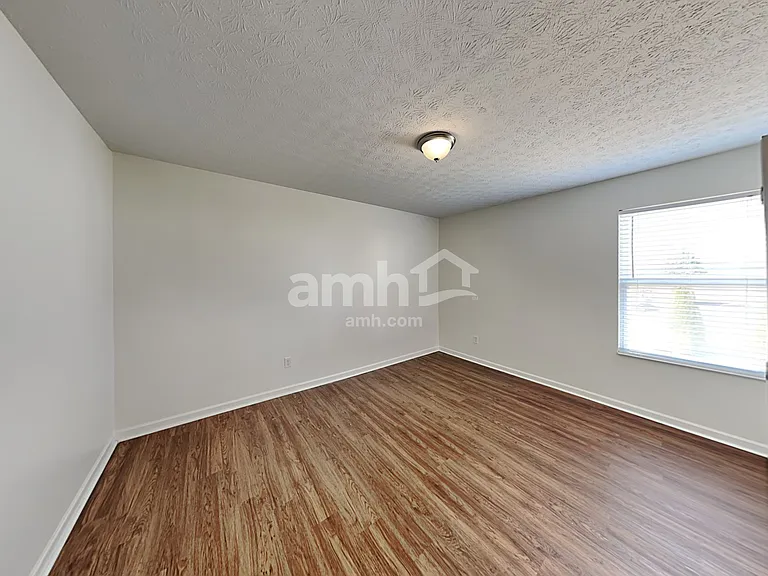 125 Simsbury Ct — Photo 20