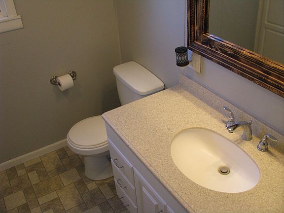 Main floor full bath 