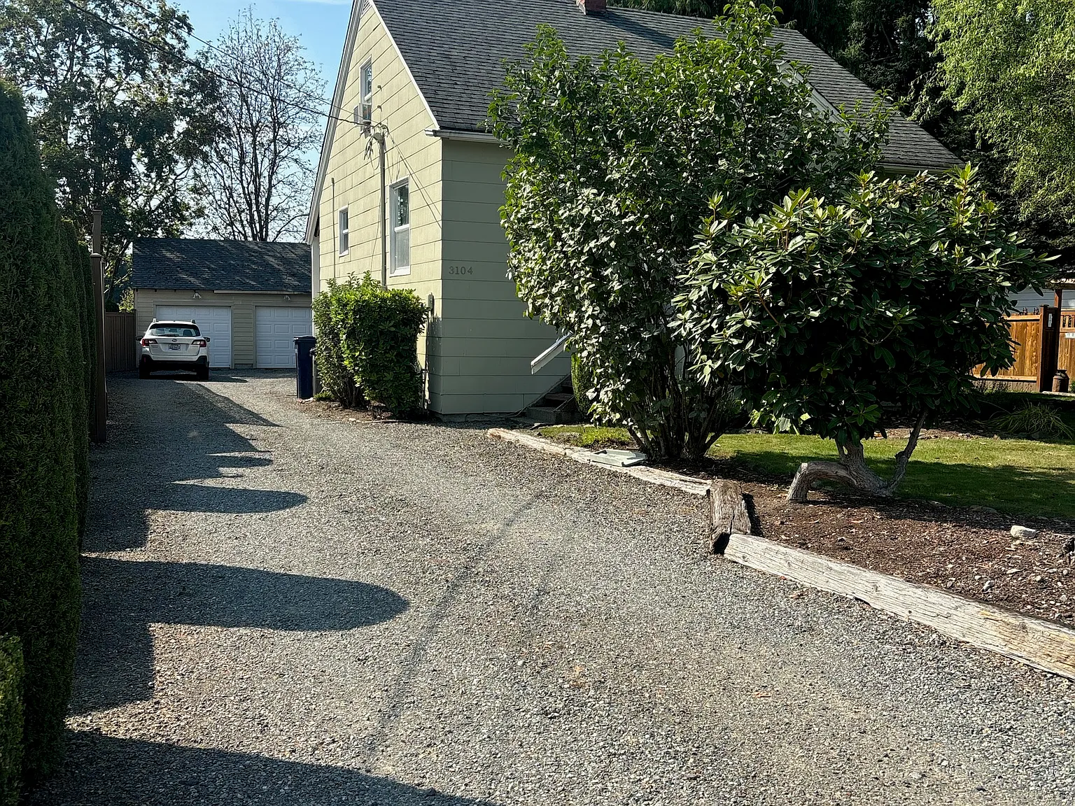 3 bed, 1100 sqft, $2,700 — Photo 3