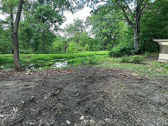 4th image of 301 Loma Dr