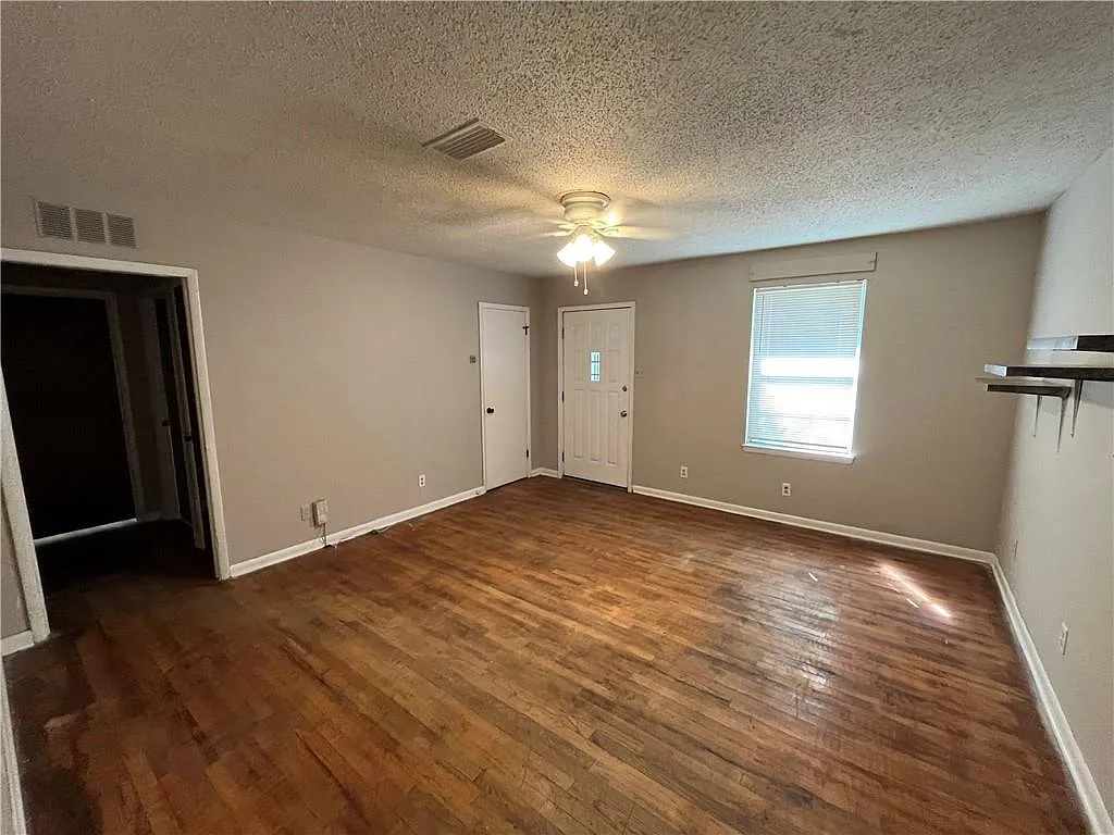 2 bed, 1.0 bath, 1032 sqft, $795 — Photo 3