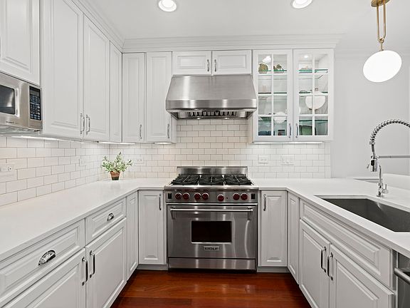 5th image of 640 W Aldine Ave APT 2