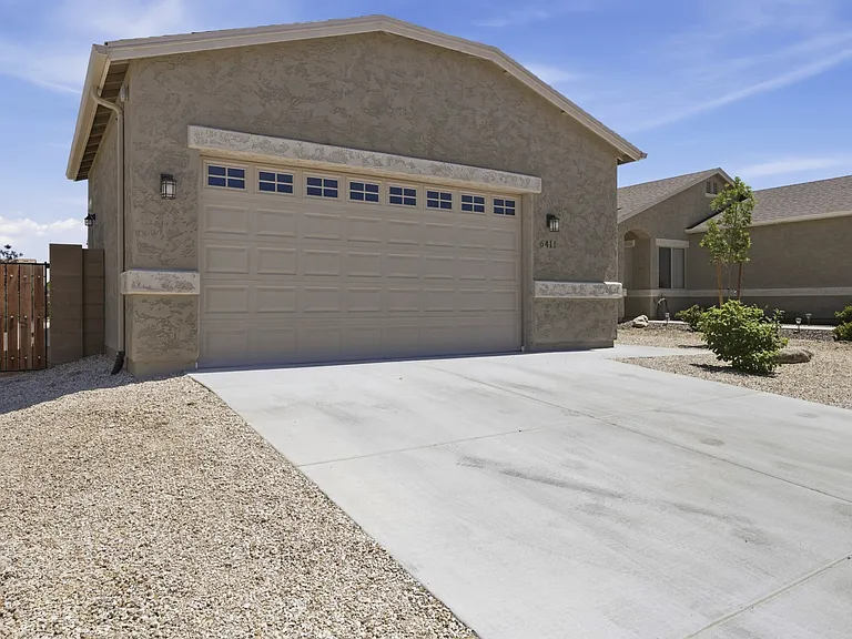 6411 E Marley Ave — Photo 2