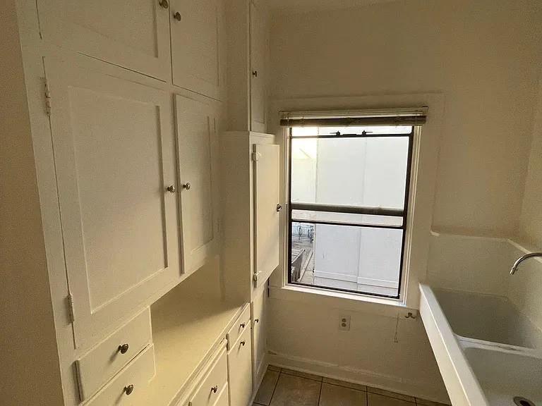 1907 Center St — Photo 7