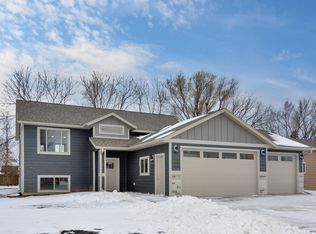 1409 NE 4th St, Madison, SD 57042