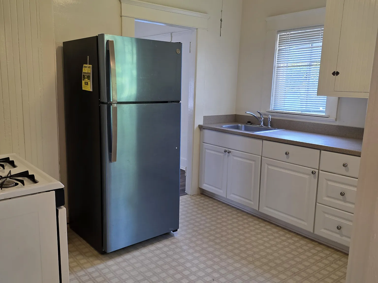 132 Campbell St — Photo 2