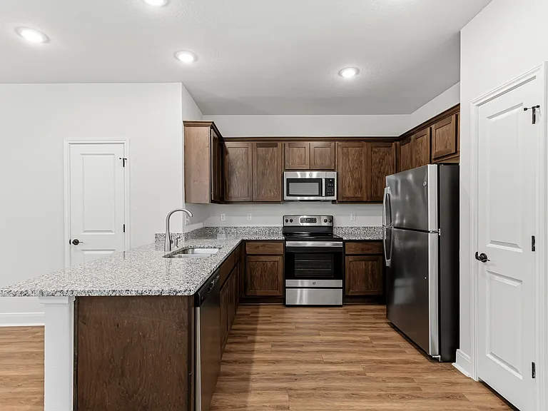 2503 Lynwood Bnd #101 — Photo 5