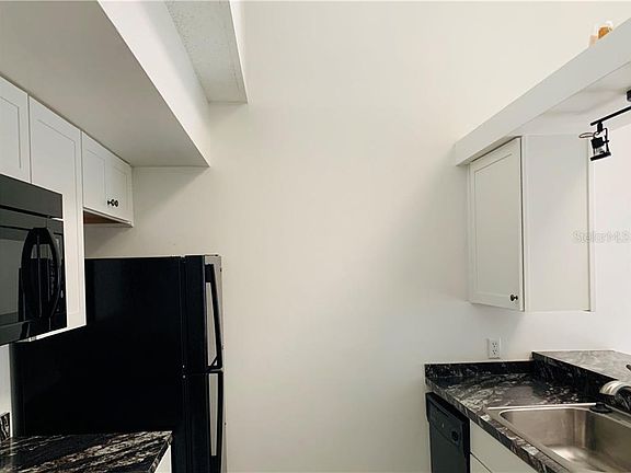 4th image of 101 N Hill Ave APT 8