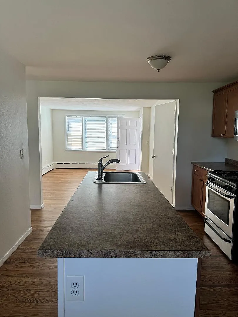 Building Photo - 159 Forest Ave #161