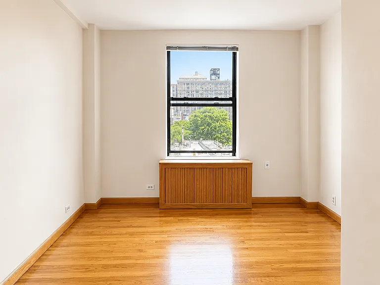 250 W 100th St #302 — Photo 4