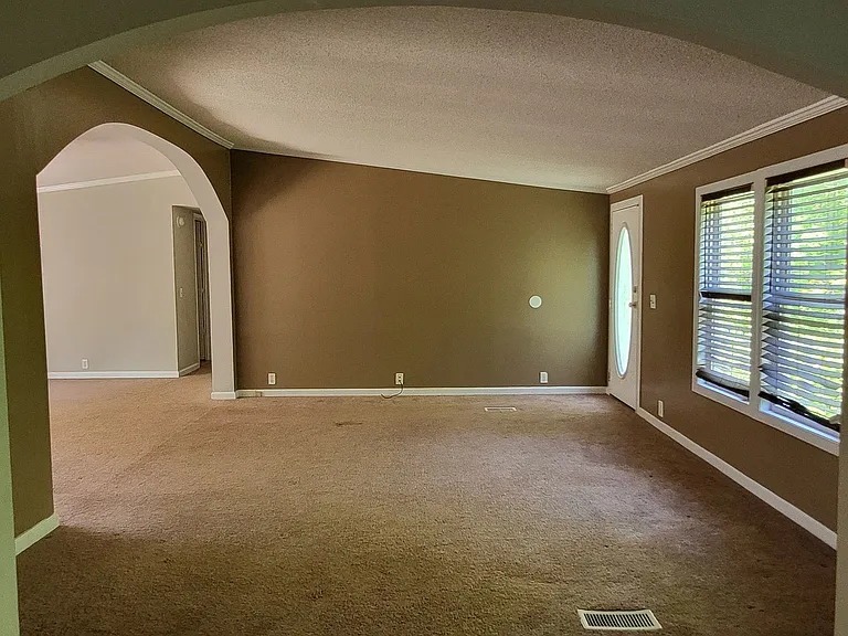 243 Chase Dr — Photo 9
