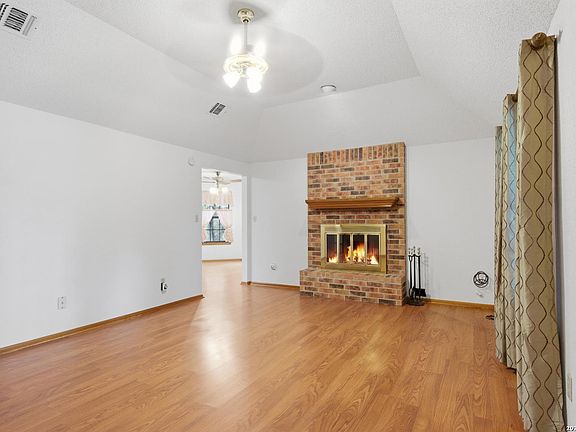 5th image of 338 Twin Oaks Dr