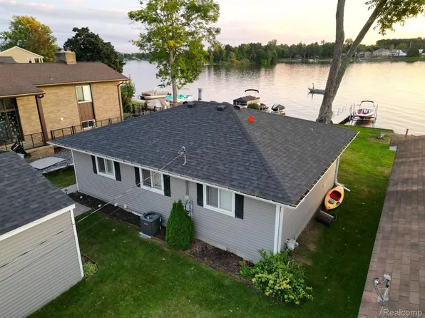 8318 Woodland Shore Dr, Brighton, MI 48114