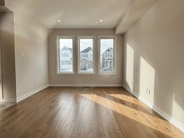 534 Oldenburg Ave — Photo 4