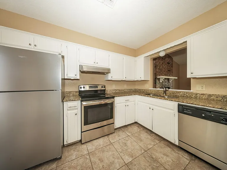 9705 Oaktree Ter — Photo 8
