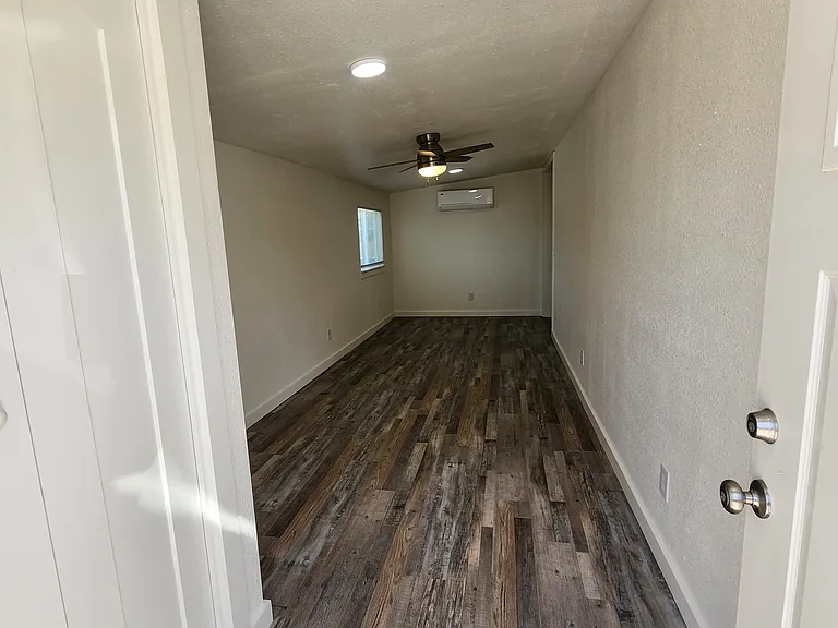 211 N Park St — Photo 4