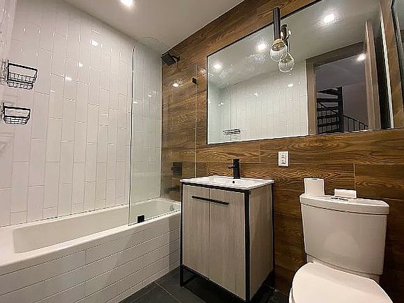 4th image of 1140 De Kalb Ave #3B