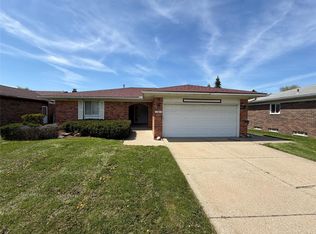 28813 Armanda Dr, Warren, MI 48088