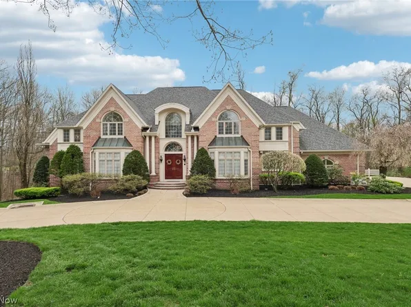 2850 Roundhill Rd, Akron, OH 44333