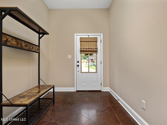 4th image of 1586 McKenas Way Cv