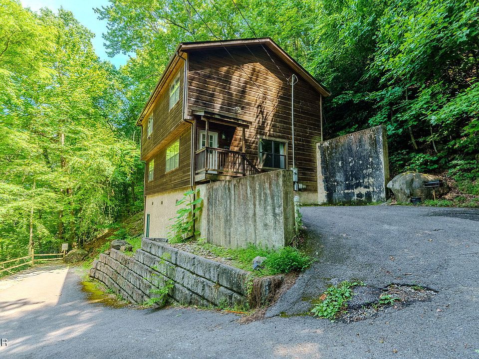 1st image of 933 Ski Mountain Rd