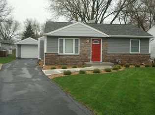 292 Hickory Ln, Antioch, IL 60002