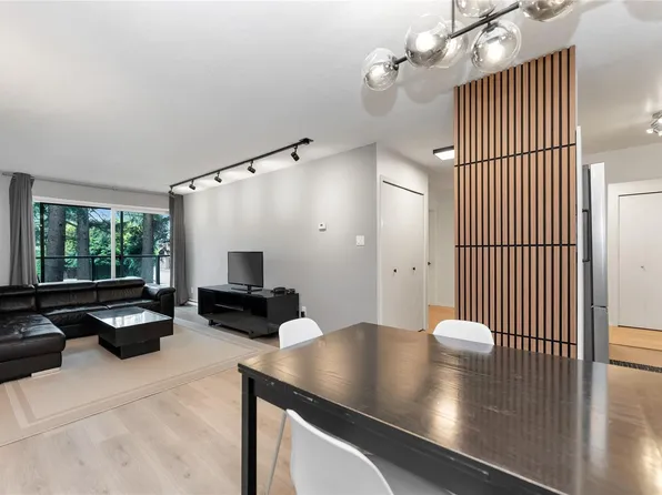 2022 Foul Bay Rd #212, Victoria, BC V8R 5A9