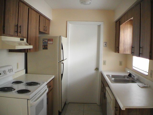 1st image of 945 La Salle Ave
