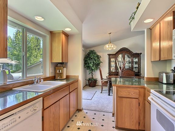 4th image of 8041 S Yakima Avenue