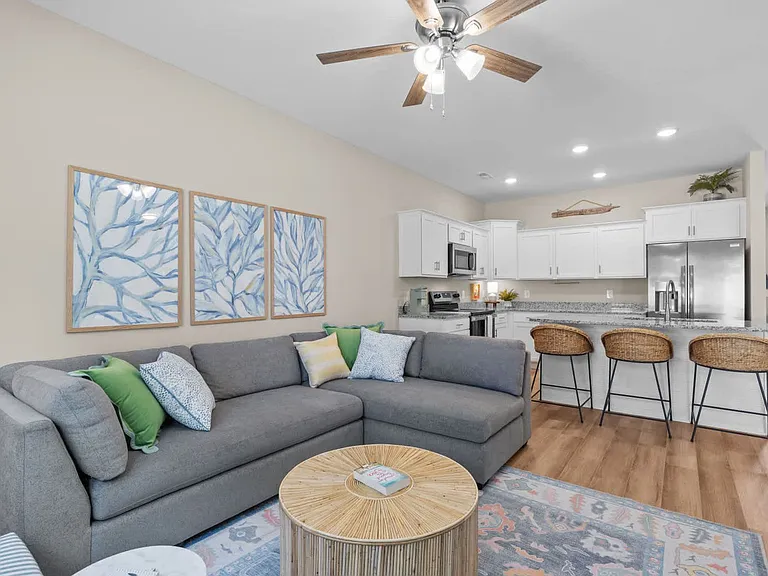 172 Coastline Cir — Photo 11