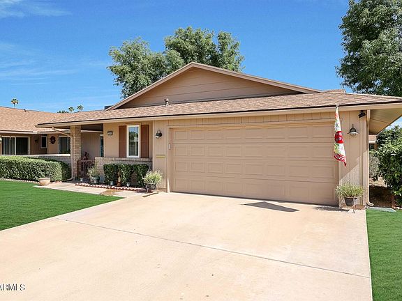 3rd image of 10406 W Roundelay Cir