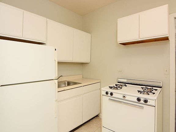 3rd image of 6245 W Barry Ave #3W