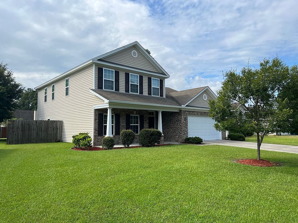 1st image of 207 Pine Forest Ln
