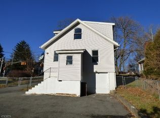 18 High St, Andover, NJ 07821