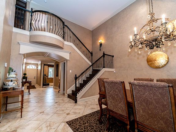 4th image of 8 Tuscan Villas Cir