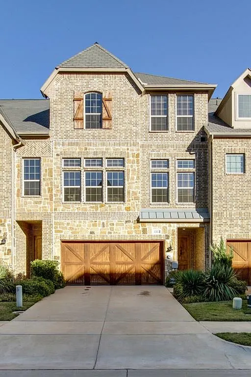 3 bed, 3.5 bath, 3133 sqft, $4,100 — Photo 1