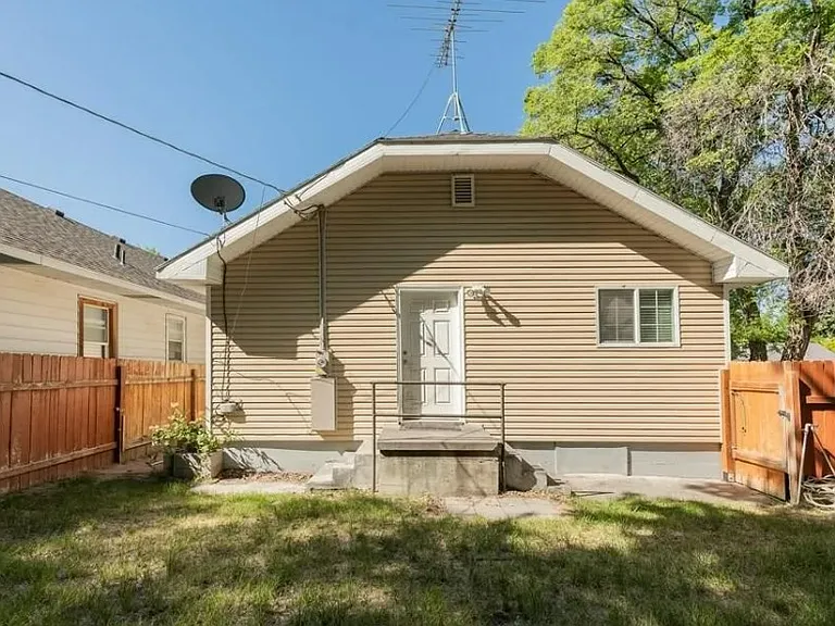 594 J St — Photo 18