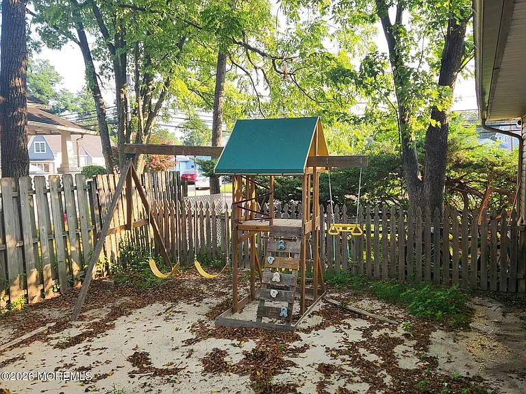 175 W Sylvania Ave — Photo 15