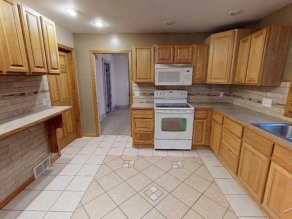 5th image of 1547 Marquette St