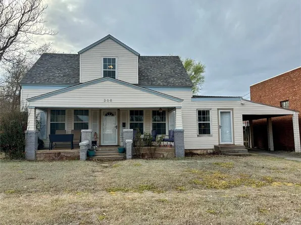 208 S 7th St, Clinton, OK 73601