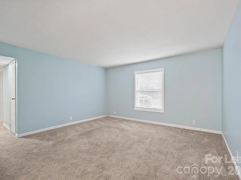 2630 Park Rd — Photo 2