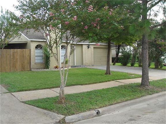 2nd image of 13206 Pebblewalk Cir N