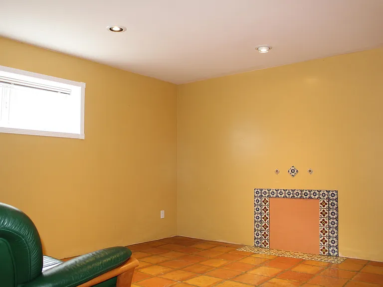 4792 Ridgelawn Dr — Photo 7