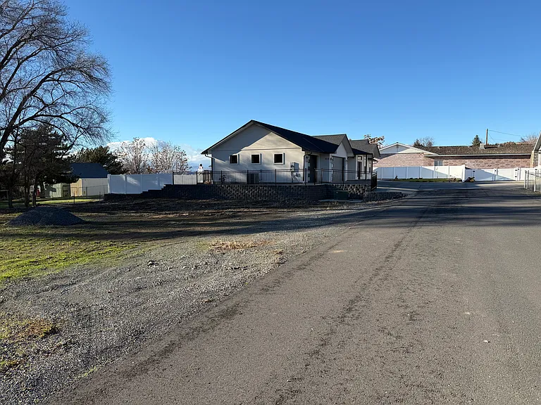 4518 Maple Ave — Photo 4