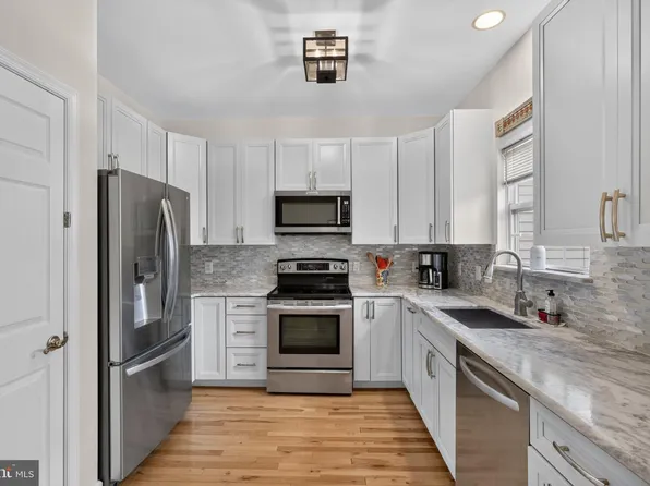 3821 Dominion Mill Dr, Alexandria, VA 22304