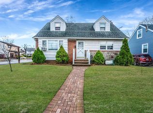98 Miriam Street, Valley Stream, NY 11581
